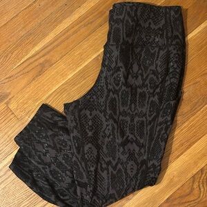 Torrid Black and Gray Snakeskin Leggings